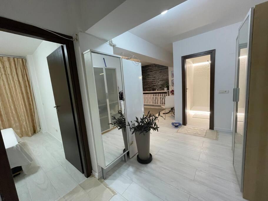 Apartment 2 *