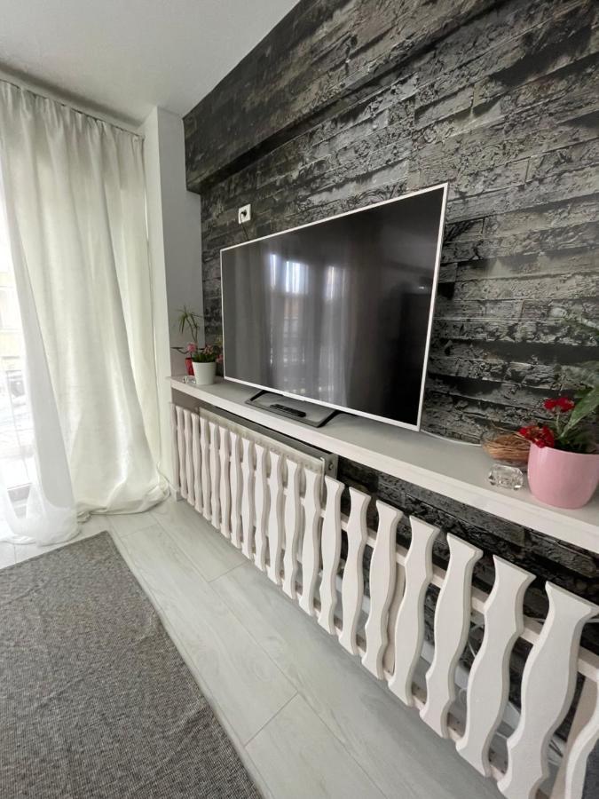 Apartment 2 *
